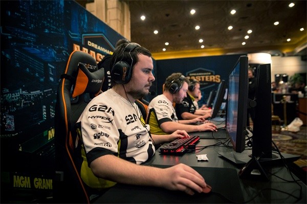 攻防一体的 攻防一体的