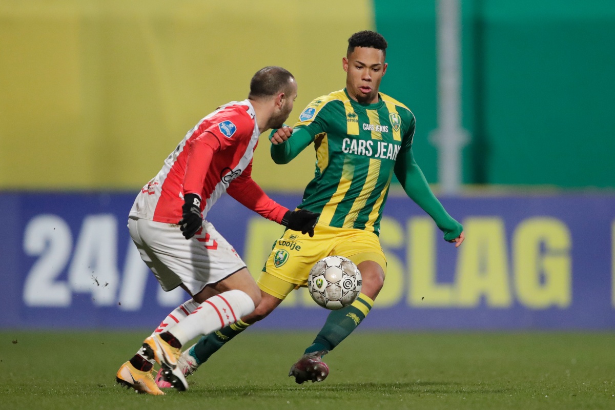 作为一名持 作为一名持